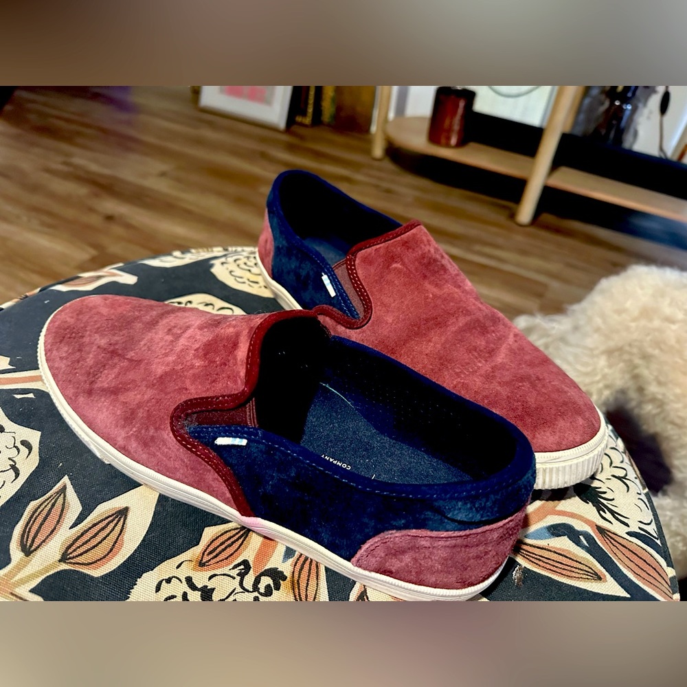 Men’s size 11 Tom’s slip ons